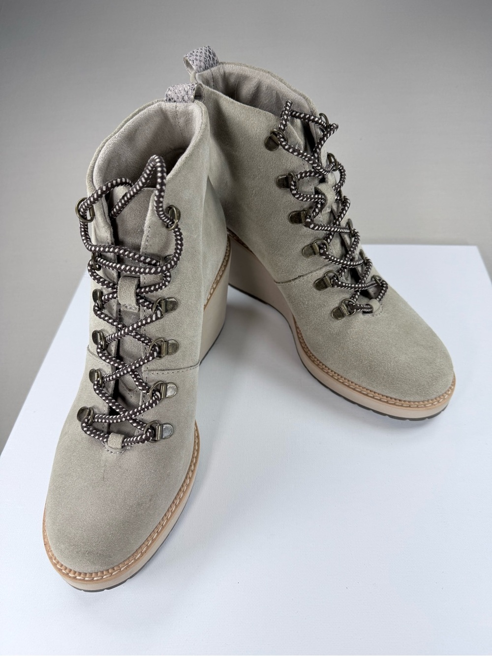 TOMS Melrose Suede Wedge Hiker Boots Taupe Size 10